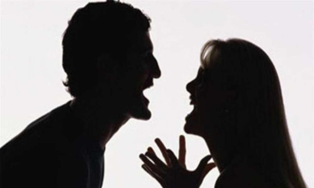 إهانة وظلم الزوجة إرضاء للوالدين