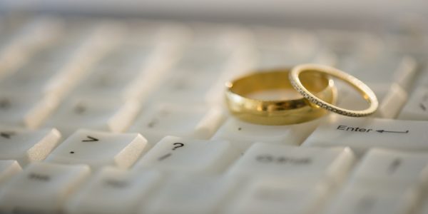 قالت زواج الرجل من المرأة ( احتكار )